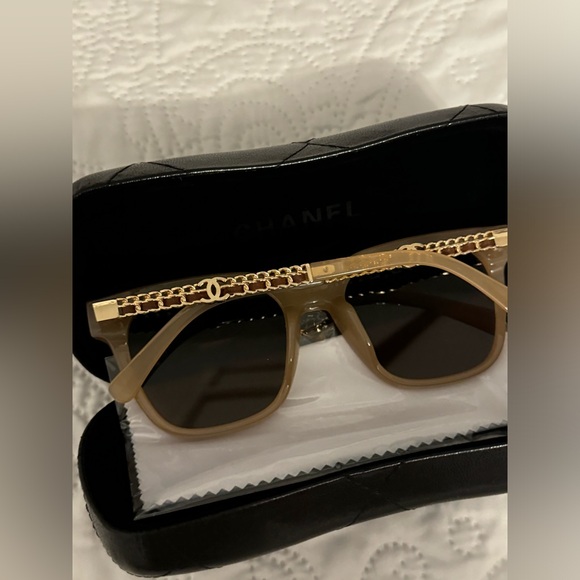 CHANEL sunglasses - Picture 2 of 7
